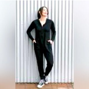 Smash + Tess Sz XL Classic Black Jumpsuit Athleisure Long Sleeve V-Neck Soft